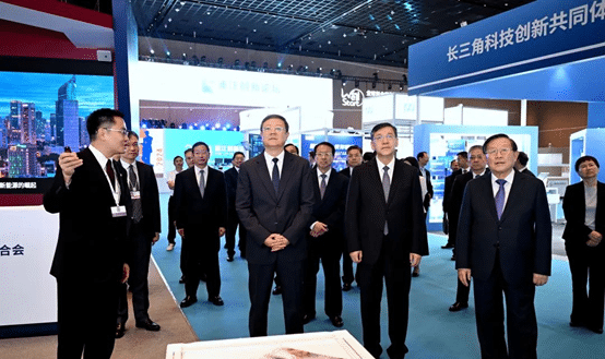 2024年9月9日 清冠纳米董事长马冠香在2024年浦江论坛做主题分享 展示气凝胶材料新方向