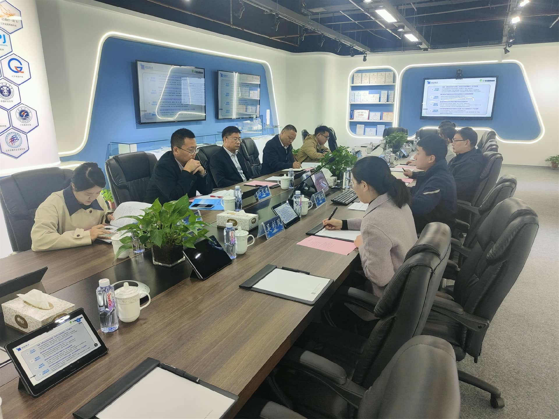 连云港市科技局副局长郑刚一行莅临我司核查交流“节能保温材料气凝胶中试项目”